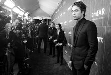 O que é que Robert Pattinson tem? 
