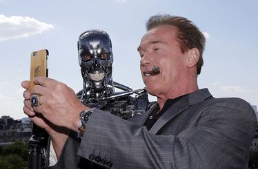 Schwarzenegger “Trump está apaixonado por mim”