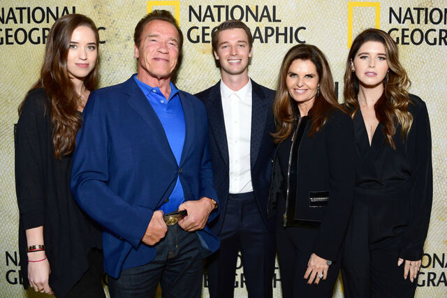 Com a ainda mulher, Maria Shriver, e os filhos