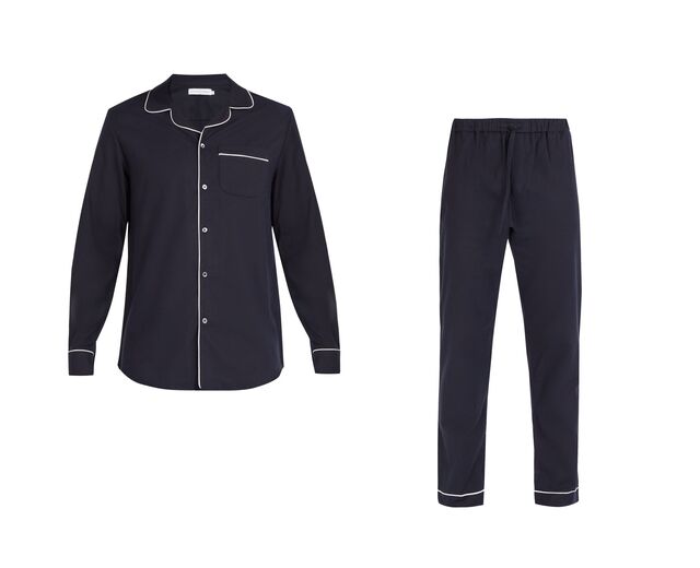 Camisa, €97, e calças, €103, ambos em algodão, Desmond & Dempsey