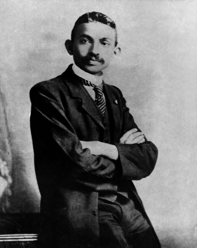 O advogado e líder pacifista indiano Mahatma Gandhi