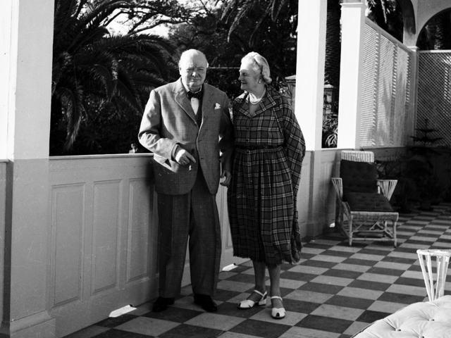 A Madeira foi um dos refúgios escolhidos pelo estadista Winston Churchill para pintar e para escrever as suas memórias de guerra. Existe até uma suite que ostenta o seu nome, onde ficava alojado com a sua mulher, Clementine Spencer-Churchill.