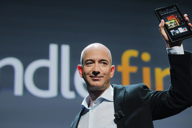 Jeff Bezos, fundador e CEO da Amazon, tem um património líquido de 115,6 mil milhões.