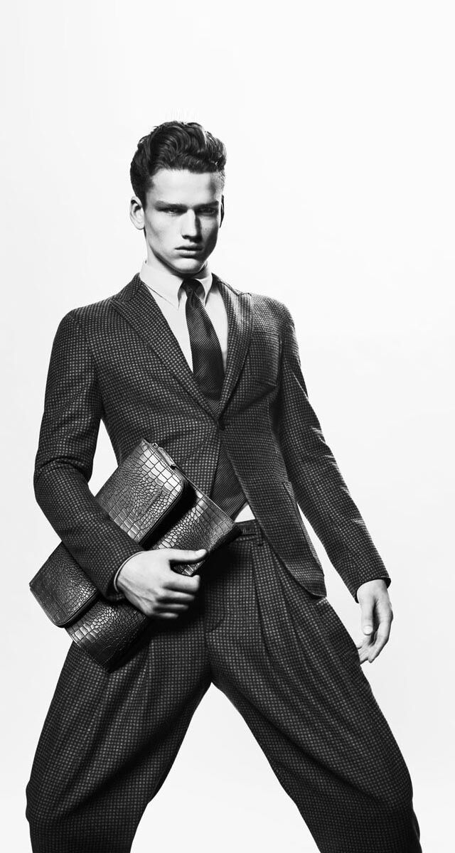 Simon Nessman na campanha de Inverno de 2012 de Giorgio Armani fotografado por Mert & Marcus