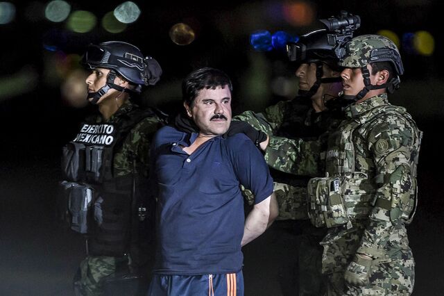 El Chapo escapou duas vezes da prisão mexicana, e em 2017 acabou por ser capturado e detido pelas autoridades americanas.