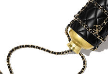 A garrafa de água de 4700 euros da Chanel