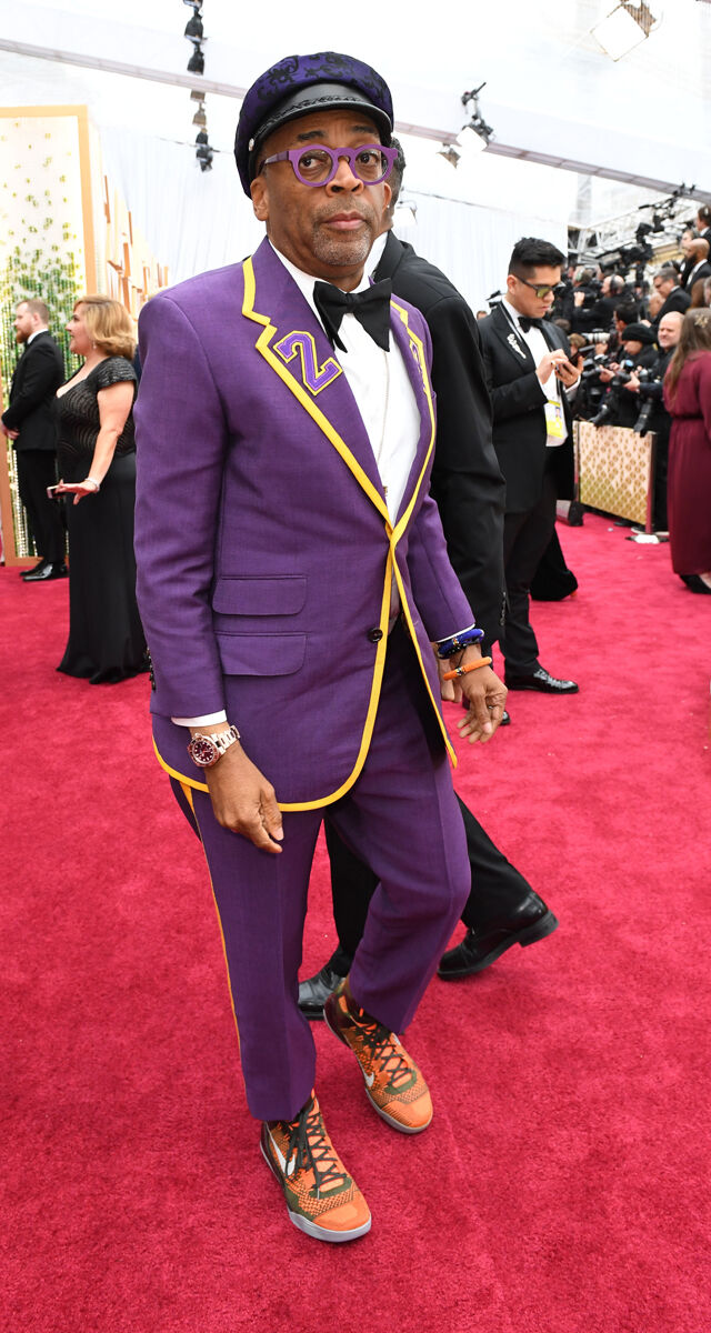 Spike Lee com smoking Gucci, tenis Nike e Relogio Rolex