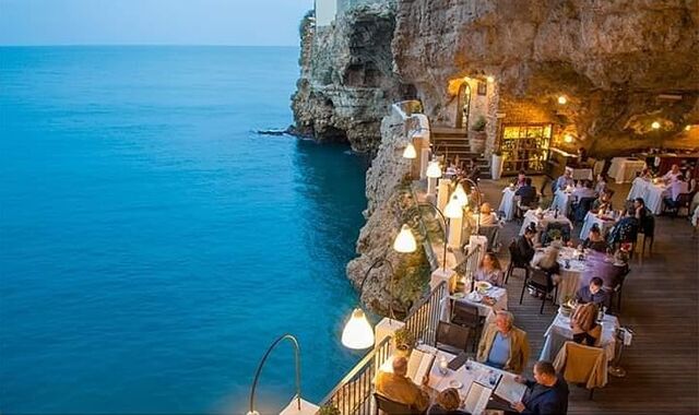Grotta Palazzese, Apúlia, Italia