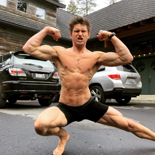 Os homens vêem-me nas redes sociais e querem ser eu e experimentar as cenas masoquistas hardcore