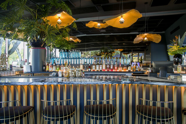 Na barra do Praia no Parque é servida a experiência de sushi, com lugar para 12 pessoas.