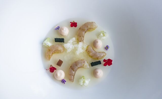 O granizado de tomate "velho" que acompanha uns camarões da costa