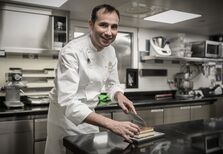 Doces luxos: as sobremesas do Ritz de Paris em livro