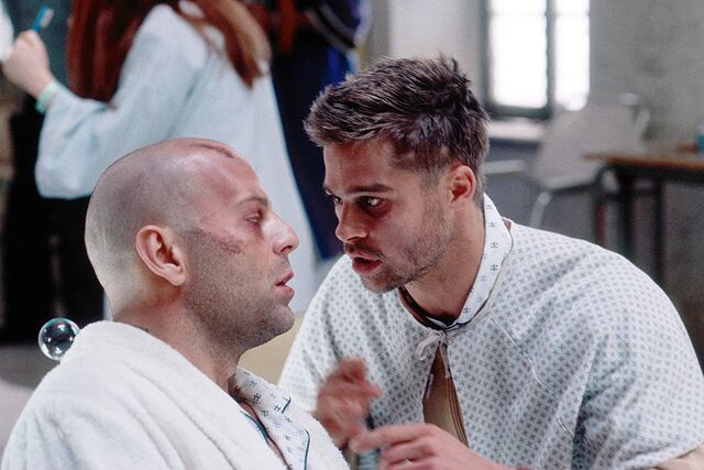 Brad Pitt e Bruce Willis em 12 Macacos.