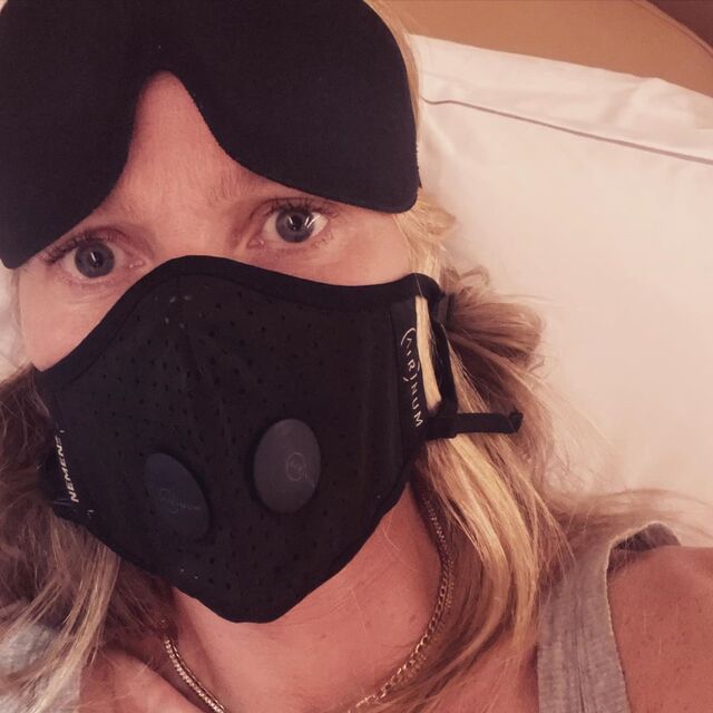 Gwyneth Paltrow usou uma máscara da empresa sueca Airinum, vendidas por mais de 70 libras