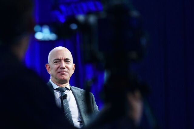 Jeff Bezos, CEO da Amazon, contribuem de diferentes formas no combate à pandemia.