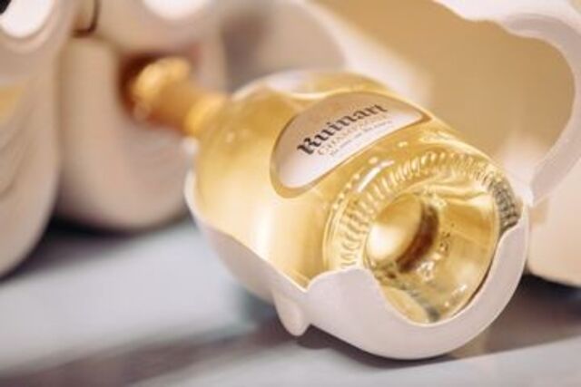 Garrafas de Champagne Ruinart com packaging ecológico