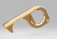 O novo acessório de moda que evita o contacto com os germes