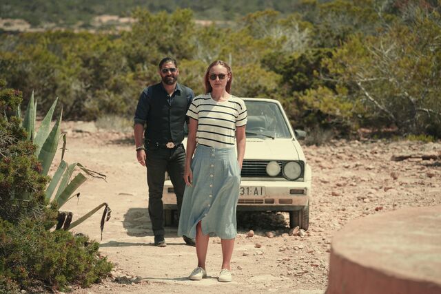 Nuno Lopes junto a Laura Haddock, a atriz que interpreta Zoe.