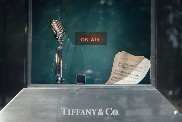 A montra da Tiffany & Co. em Paris.