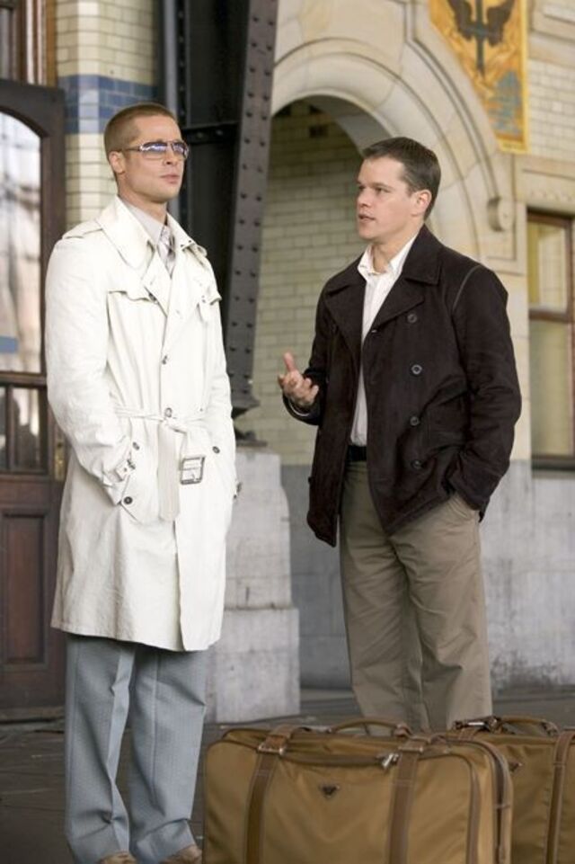 Brad Pitt e Matt Damon em Ocean's Twelve (2004)
