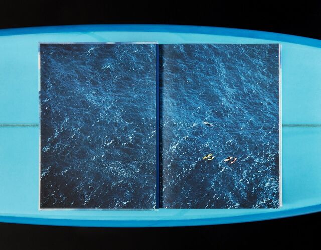 Imagem do interior do livro Surfing.