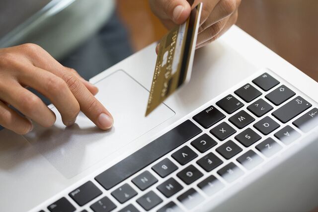 Empresas como a Carvana tornaram a compra de um veículo on-line rápida e fácil.