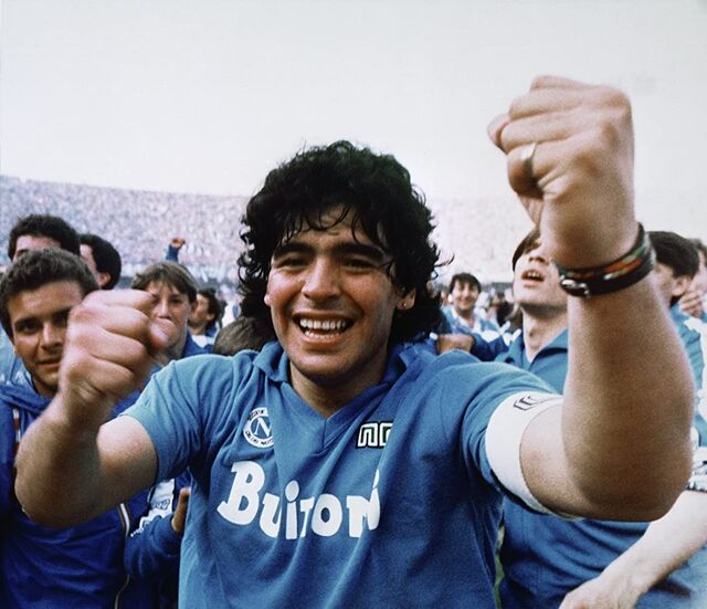 Construído a partir de mais de 500 horas de filmagens nunca antes reveladas, este documentário centra-se na carreira de Diego Armando Maradona.
