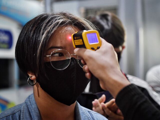 As verificações de temperatura vão se tornar obrigatórias no protocolo de pré-embarque para muitas linhas.