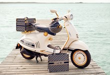 Dior alia-se à Vespa para desenhar uma scooter de sonho