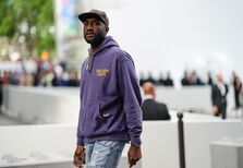 Designer da Louis Vuitton criticado por comentário polémico