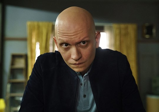 Anthony Carrigan: “É difícil viver com um segredo de que não gostas”