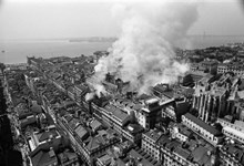 O incêndio do Chiado em imagens, 32 anos depois