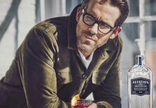 Ryan Reynolds vende gin por quantia astronómica