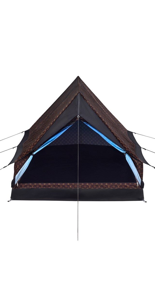 2020-08-07_09_56_12 1a LV Tente de face ouverte et ferme1.jpg