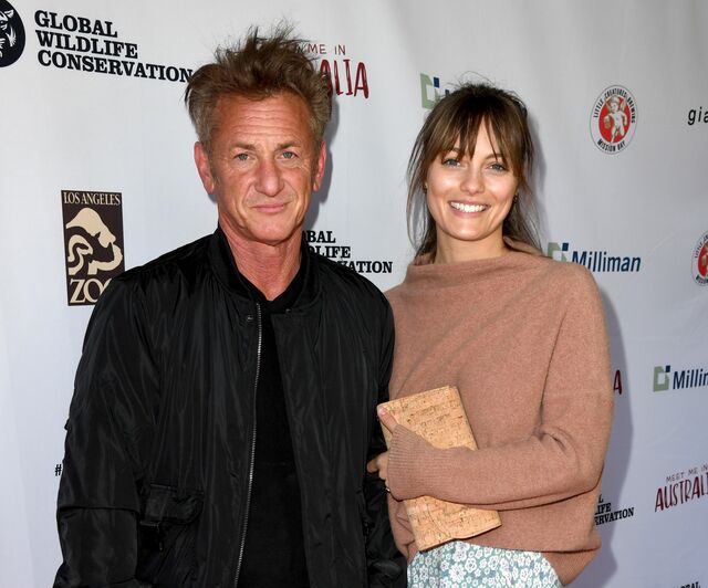 Sean Penn e Leila George casaram-se via Zoom.