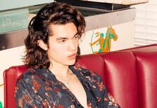 Conan Gray junta-se à Bershka para lançar uma coleção sem género