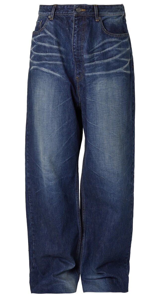 Calças em denim, € 750, Balenciaga.