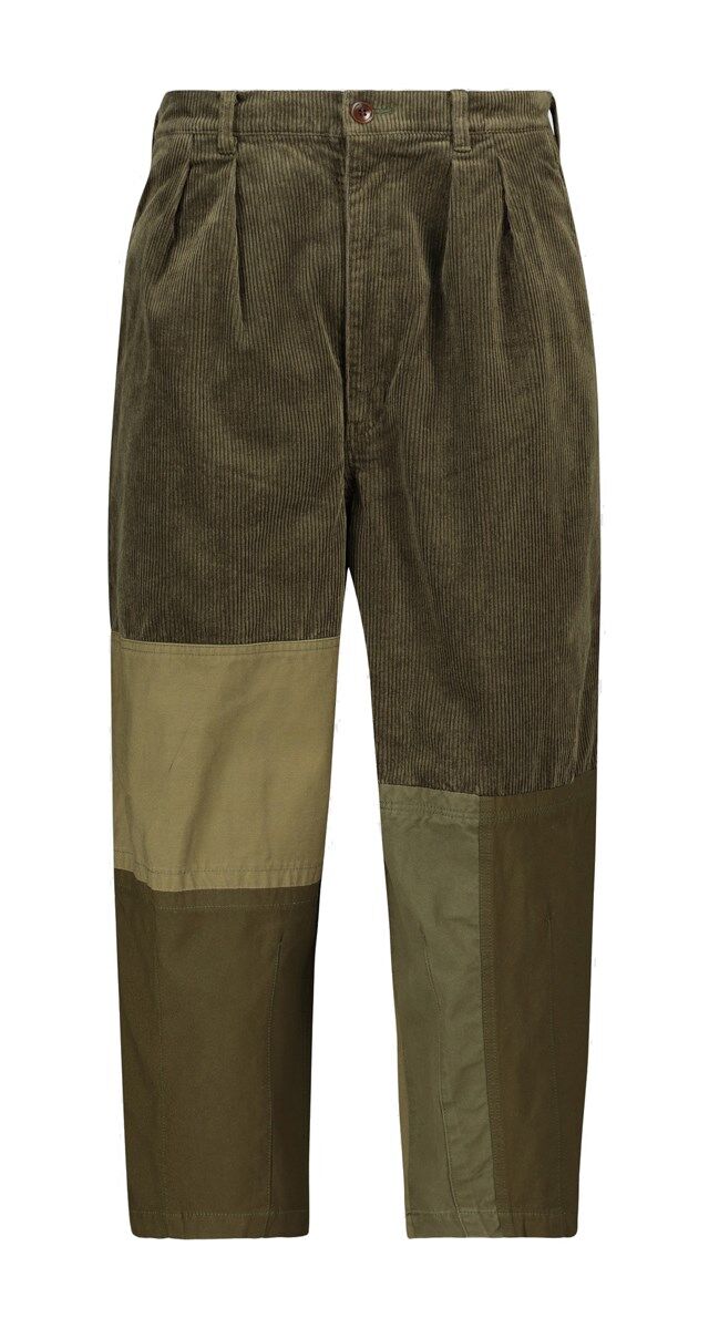 Calças em veludo cotelê, € 575, Comme des Garçons Homme