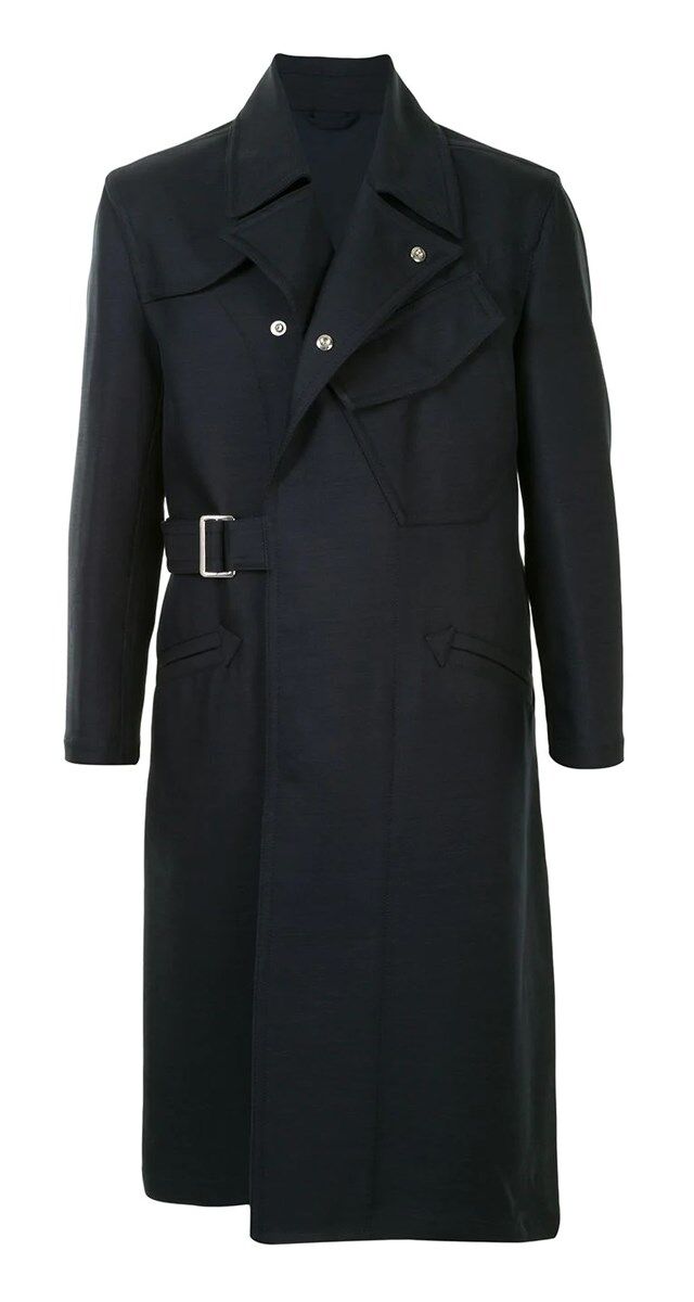Trench coat em gabardine, € 2300, Cerrti 1881.