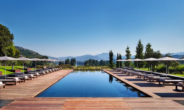 Piscina exterior do resort