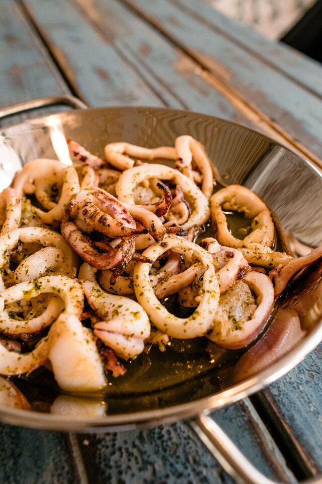 Lulas grelhadas com azeite de alho e coentros