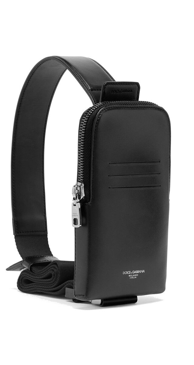  Bolsa para Smartphone em pele, € 475, Dolce & Gabbana.