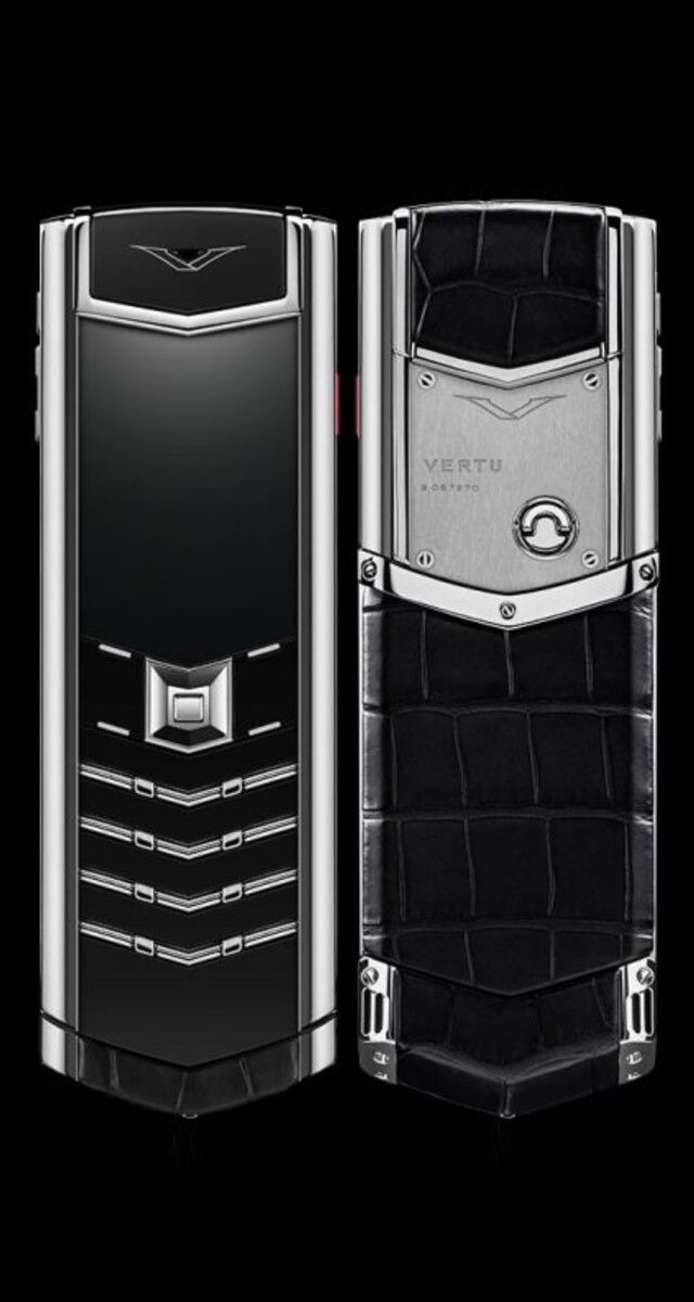 Telemóvel Signature Alligator revestido a pele de jacaré, Vertu.		