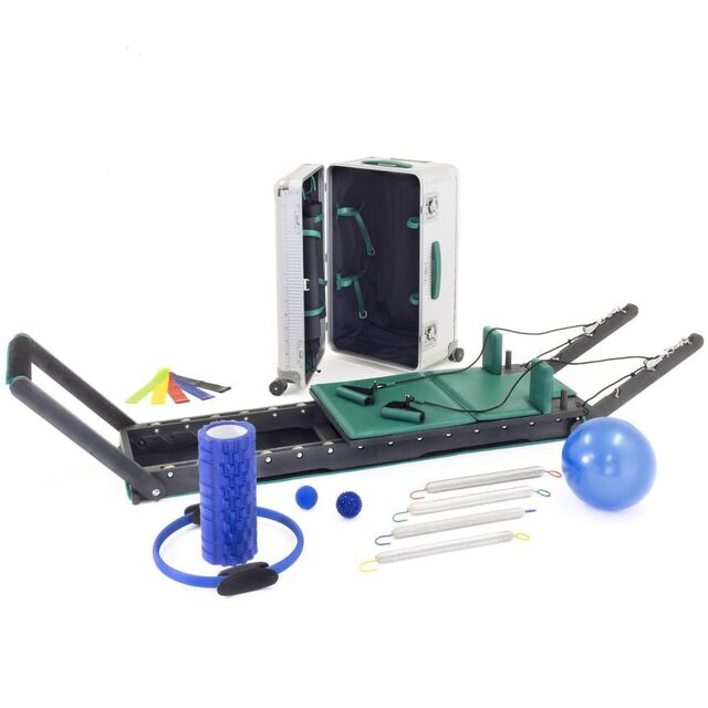 Mala Pilates Station em alumínio e madeira, com detalhes em pele, € 7900, FPM Milano.