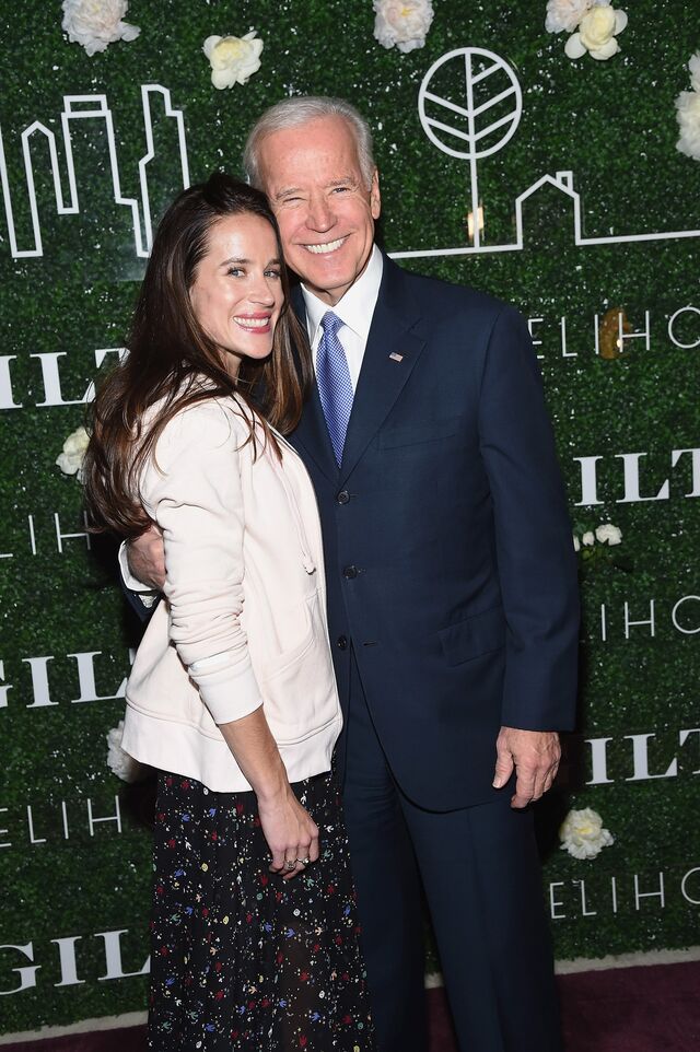 Ashley e Joe Biden no evento de lançamento de Gilt x Livelihood, em Nova Iorque, 2017