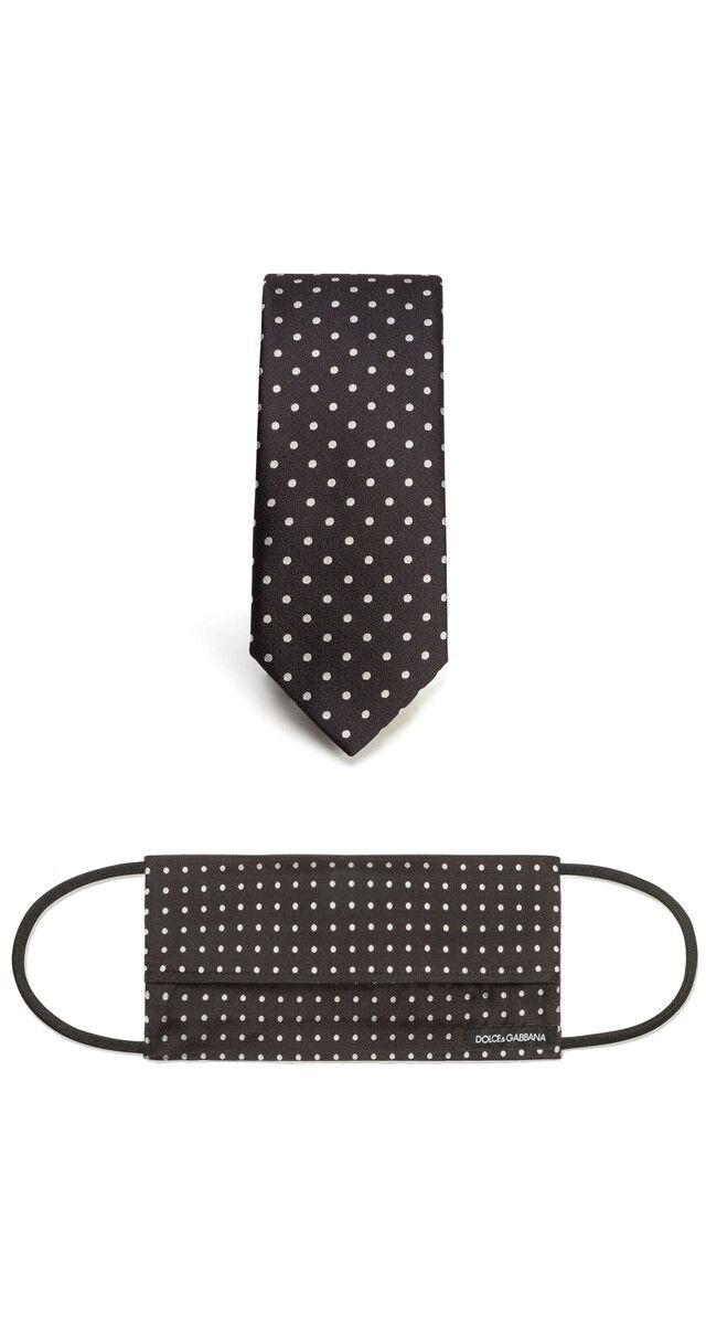 Máscara e gravata em jacquard de seda (exterior), € 185, Dolce & Gabbana.