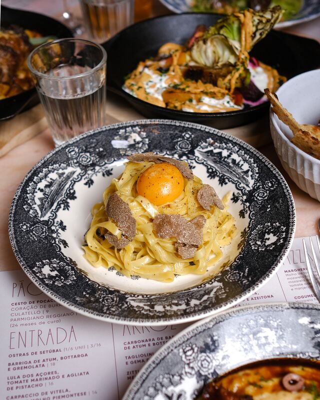 Tagilolini, trufa e gema de ovo confitada