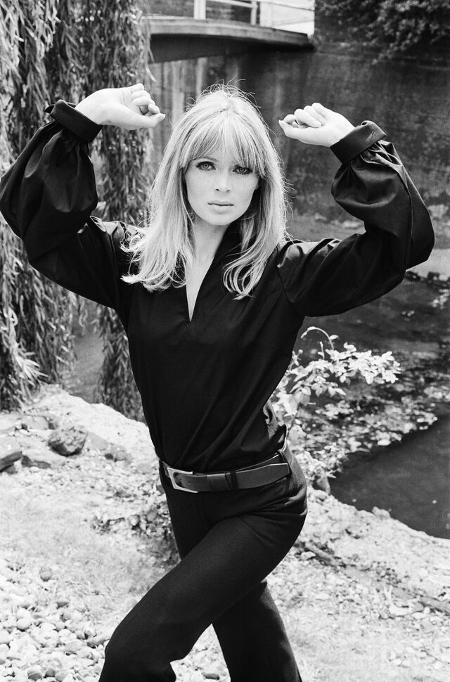 A cantora, atriz e modelo alemã Nico, em 1966