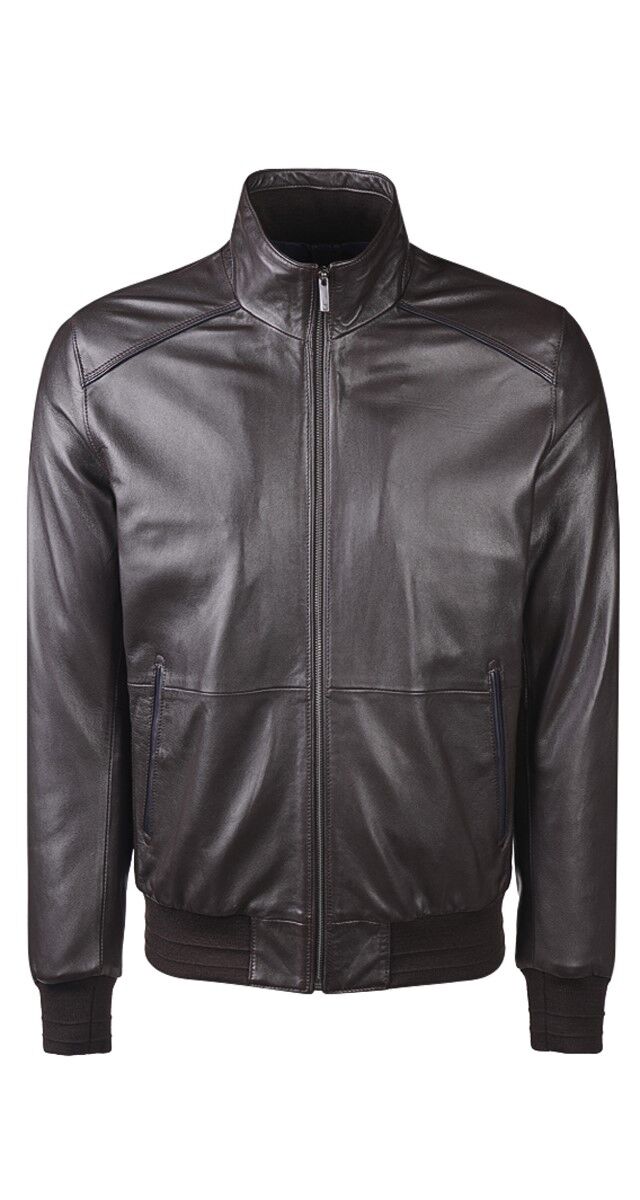 Bomber em pele, € 389,95, Decenio