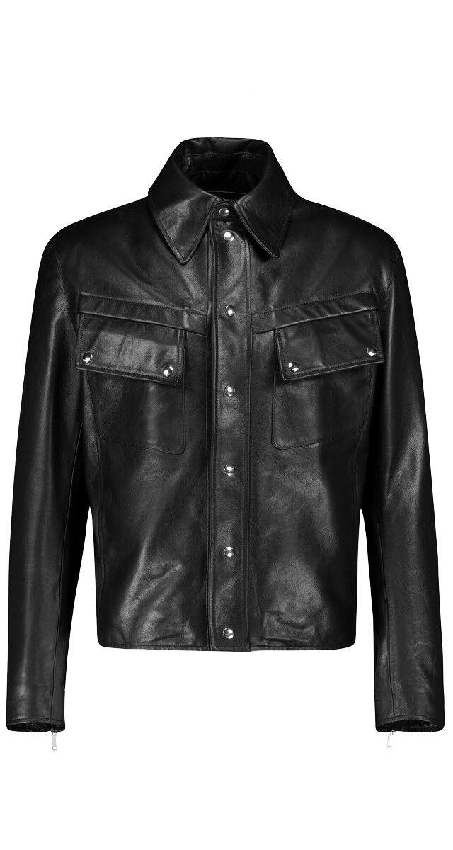 Blusão em pele, € 2690, Givenchy
